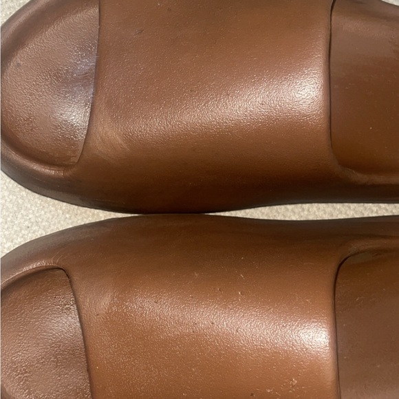 Men’s dark brown Yeezy slides size 13 - Picture 3 of 4